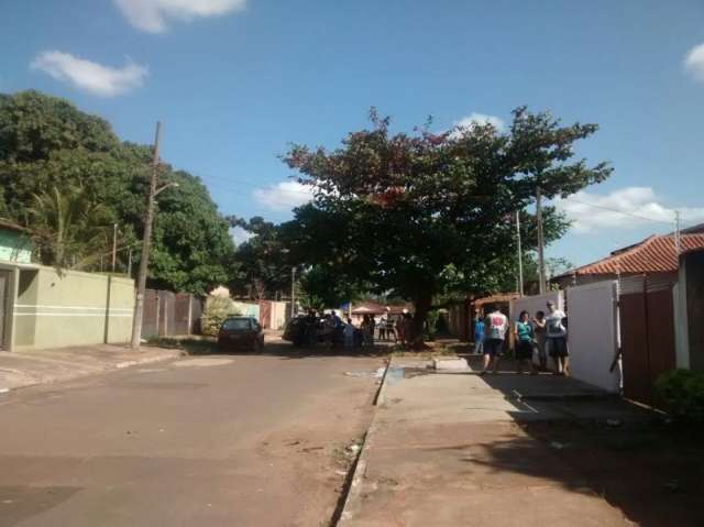 Vizinhos brigam no Cai&ccedil;ara e um &eacute; morto com 10 facadas