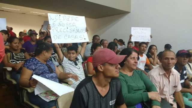 Maioria nas ocupa&ccedil;&otilde;es irregulares, mulheres lotam Assembl&eacute;ia