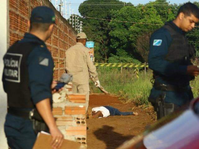 Corpo &eacute; encontrado em posi&ccedil;&atilde;o de cruz e com as pernas cruzadas 