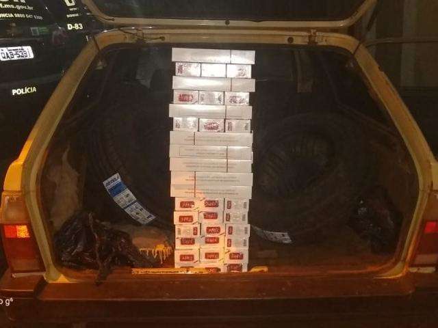 DOF apreende carro abarrotado com 30 pneus contrabandeados do Paraguai 