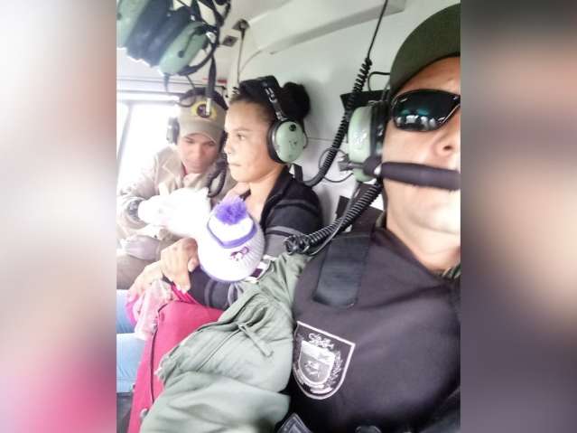 Helic&oacute;ptero &eacute; usado em resgate de beb&ecirc; atingido por chave de roda no Pantanal