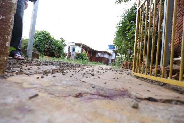 Revoltado com despejo for&ccedil;ado, usu&aacute;rio de drogas usa canivete para ferir homem
