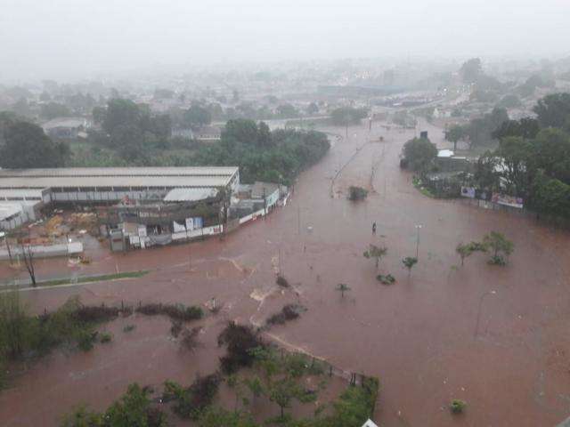 C&oacute;rregos Segredo, Prosa e S&oacute;ter e Rio Anhandu&iacute; transbordam 