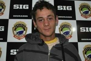 Cinco dias ap&oacute;s ser solto, jovem &eacute; preso por agredir a m&atilde;e a pauladas