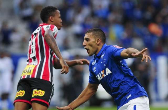 Cruzeiro vence o S&atilde;o Paulo e repassa a crise para equipe paulista