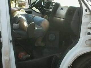 Bandidos param van e matam motorista com nove tiros de pistola 