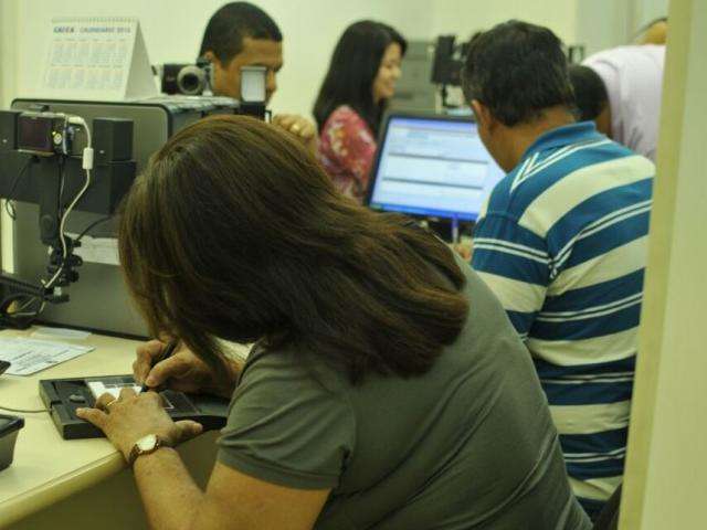 Atendimento &eacute; normalizado, mas RGs atrasados s&oacute; saem na quarta-feira