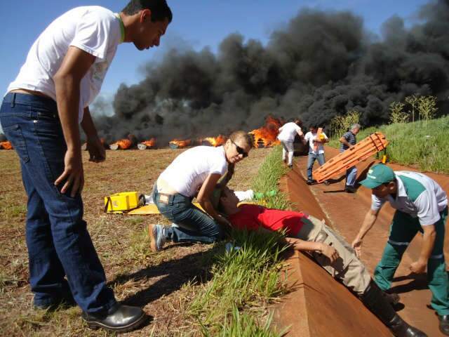  Bombeiros realizam simulado de socorro no aeroporto de Dourados
