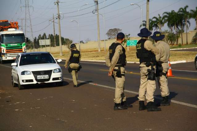 Motociclistas pegam estrada sem CNH e b&ecirc;bados, mas acabam em blitz da PRF