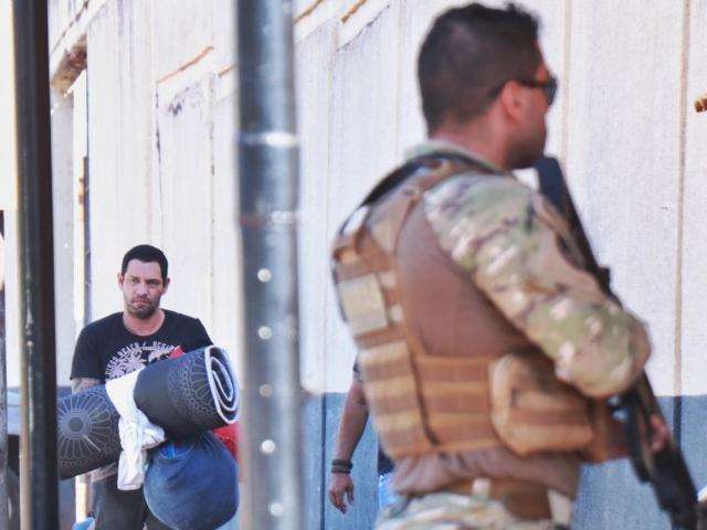 Preso com arsenal e implicado em mil&iacute;cia, guarda municipal &eacute; demitido 