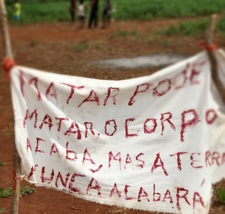 Faixa estendida por índios em área de conflito na região sul de Mato Grosso do Sul (Foto: Divulgação/MPF)