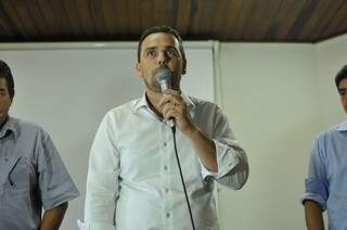 Presidente da Assomasul, Juvenal Neto, diz que prefeitos reclamam do aumento de despesas e quedas de impostos (Foto: Alcides Neto)
