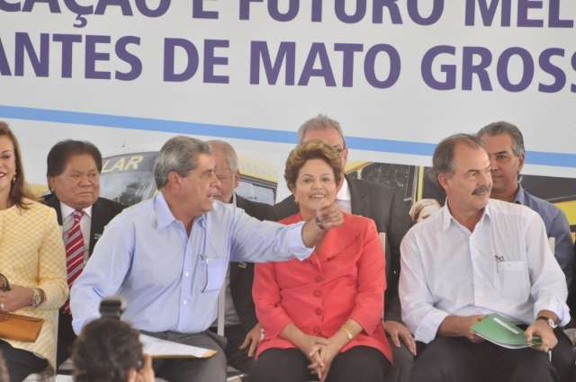 Protesto contra e a favor demarca&ccedil;&atilde;o tumultua evento com a presidente 