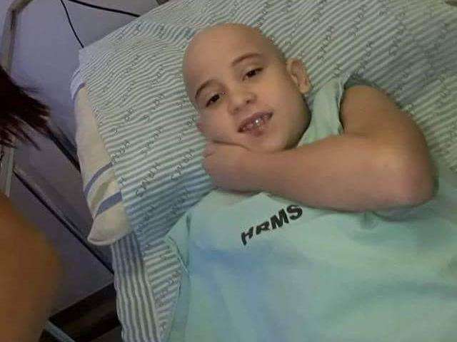 &Agrave; espera de um transplante de medula, Enzo precisa de sangue raro