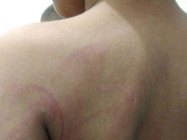 Homem &eacute; preso por manter filhos de 4 e 5 anos trancados em quarto escuro