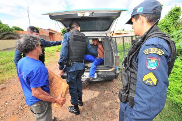 Ap&oacute;s briga em bar, homem &eacute; ferido com peda&ccedil;o de concreto