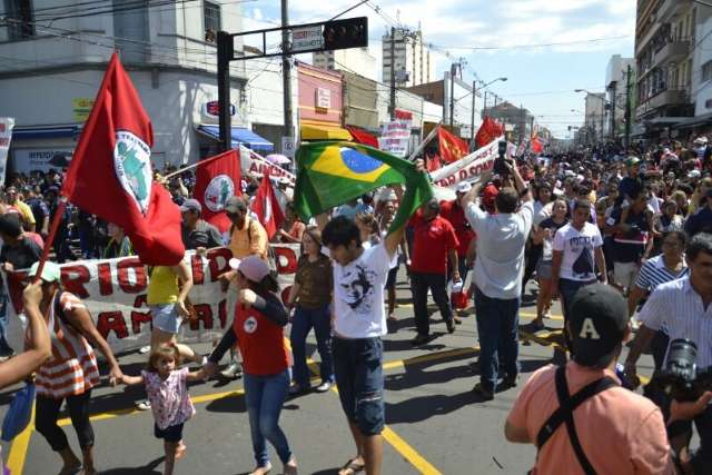 Protesto foi contra &quot;tudo de ruim&quot; e at&eacute; a favor da ren&uacute;ncia da reitora da UFMS
