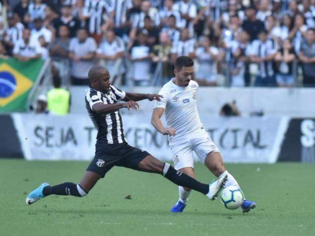 Santos supera o Cear&aacute; no Castel&atilde;o e tira a lideran&ccedil;a do arquirrival Palmeiras 