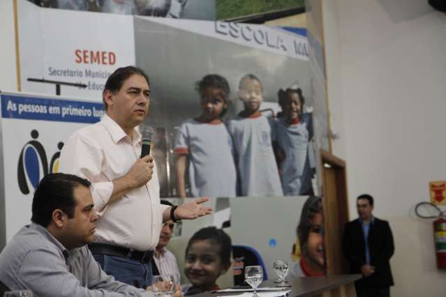 Bernal diz que perdeu 5 quilos e cabelos, preocupado com a dengue