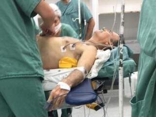 Bolsonaro pouco antes de ser submetido a uma cirurgia, esta tarde (06). (Foto: Reprodução) 
