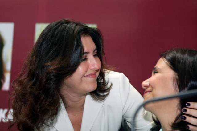 Simone diz que o PMDB est&aacute; &ldquo;mais pr&oacute;ximo do PT do que do PSDB&rdquo;