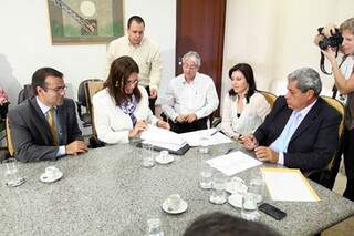 Governador autorizou hoje o início das obras, ao lado da vice-governadora Simone Tebet e da diretora da área de Gás e Energia da Petrobras, Maria da Graça Silva Foster.
