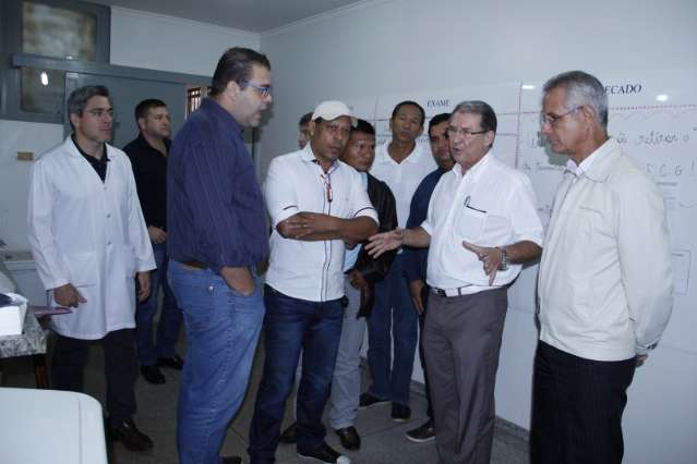 Secret&aacute;rio diz a vereadores que hospital melhorou, mas est&aacute; longe do ideal