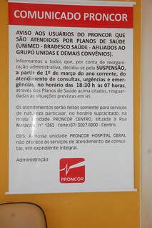 Aviso foi afixado nas unidades do Proncor. (Foto: Simão Nogueira). 