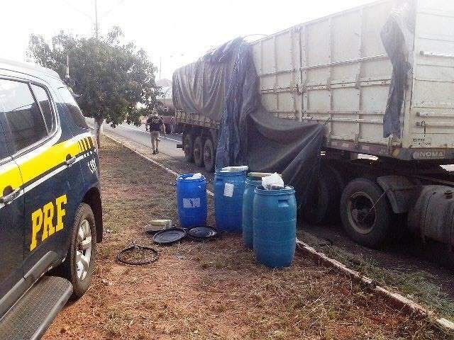 PRF apreende 46 kg de coca&iacute;na e 140 kg de maconha em gal&otilde;es de &aacute;gua
