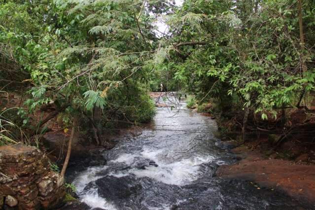 Mulher que morreu em cachoeira foi presa por arrancar test&iacute;culos de rapaz