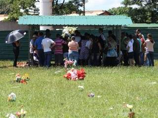 Sepultamento é o momento mais triste do funeral   (Foto: Cleber Gellio )