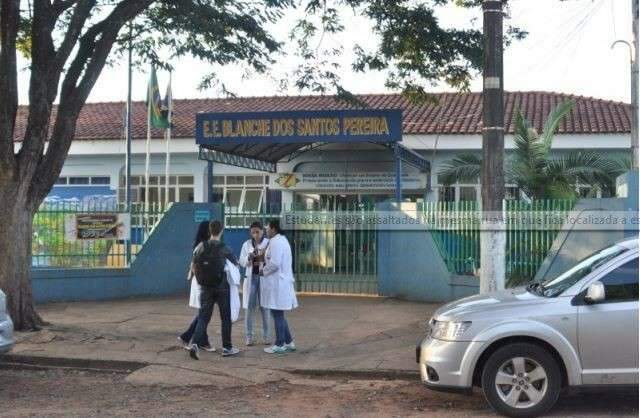 Seguran&ccedil;a &eacute; refor&ccedil;ada na sa&iacute;da de escolas para evitar onda de assaltos