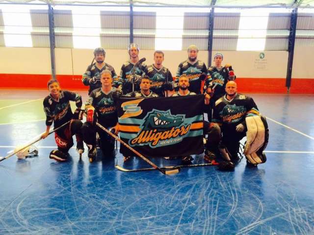Pouco conhecido no Estado, time joga hockey de quadra em clube da Capital