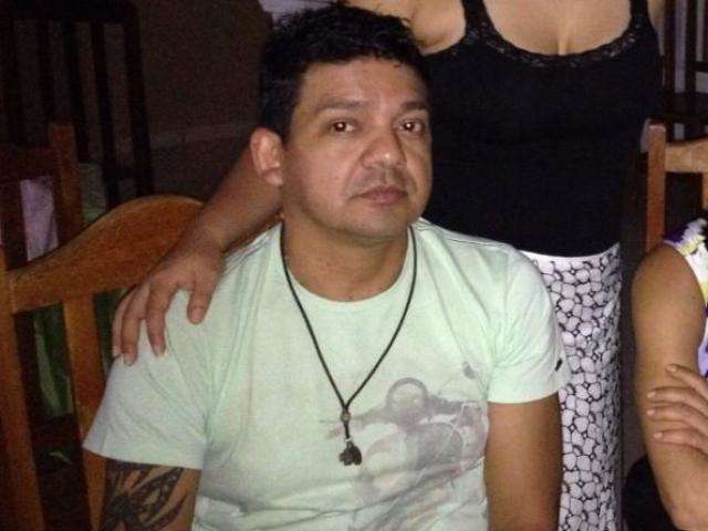 Homem morto a facadas foi atingido no bra&ccedil;o, t&oacute;rax, pesco&ccedil;o e rosto
