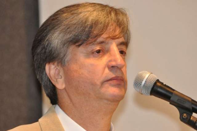 Delc&iacute;dio pede mais tempo e adia plano de Dagoberto e Zeca de ocupar cargos