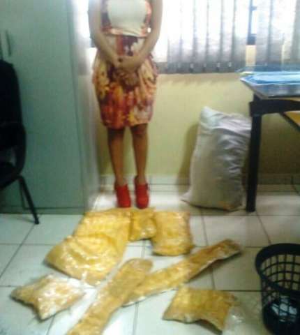 Adolescente paraguaia &eacute; apreendida com 5,7 kg de coca&iacute;na na MS-386 