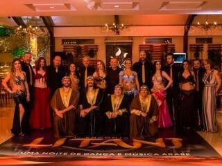 Grupo de dança do ventre Litani comemora 12 anos com jantar árabe em grande estilo (Foto: Henrique Kawanamwni)