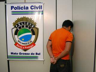 Ele foi preso no dia 3 fevereiro, no bairro Maria Aparecida Pedrossian.(Foto: Marlon Ganassin)