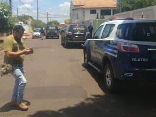Motorista desconfia, para em posto e fuj&atilde;o &eacute; preso no quintal de casa
