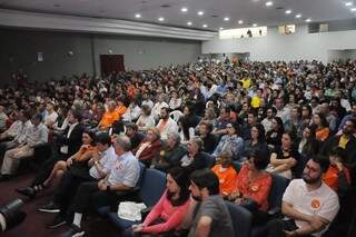 Evento reuniu militantes e pessoas que foram conferir as propostas do candidato, no Teatro Dom Bosco (Foto: Paulo Francis)