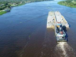 Embarcação sobre o Rio Paraguai (Foto: Divulgação)