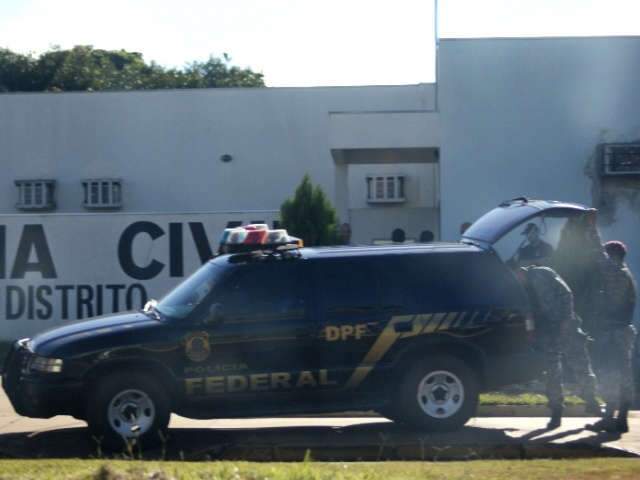  Opera&ccedil;&atilde;o contra tr&aacute;fico em Navira&iacute; prende 10 pessoas, droga e armas 