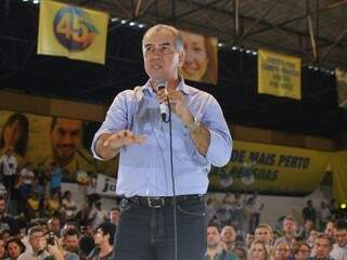 Reinaldo discursa durante a convenção do PSDB no Rádio Clube, na manhã deste sábado (Foto: Alcides Neto)