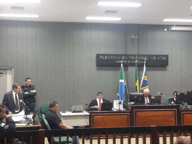 Investiga&ccedil;&otilde;es ignoraram den&uacute;ncias de delegado, afirma defensor de r&eacute;u a j&uacute;ri