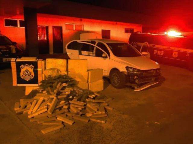 Pol&iacute;cia apreende 1 t de maconha em duas ocorr&ecirc;ncias neste domingo 
