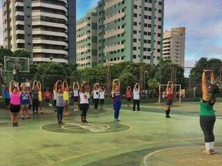 Aula de ginástica realizada na Praça Belmar Fidalgo (Foto: Divulgação)