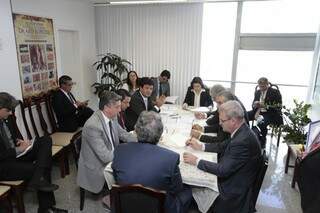 Bancada de MS em reunião com o governador Reinaldo Azambuja nesta tarde. (Foto: Divulgação)