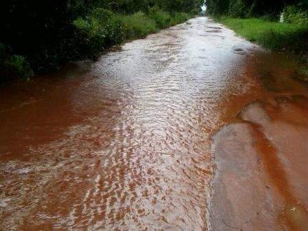 Ruas do Parque dos Poderes viram &quot;rio&quot; em dias de chuva forte 