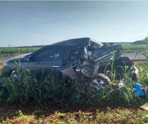 Para n&atilde;o cair em buraco, carro freia em rodovia e &eacute; atingido por caminh&atilde;o
