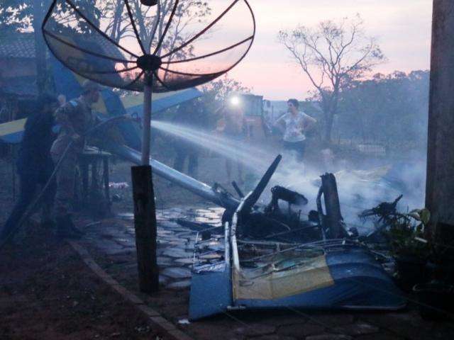 Avi&atilde;o de vereador cai, crian&ccedil;a morre e 2 pessoas ficam em estado grave